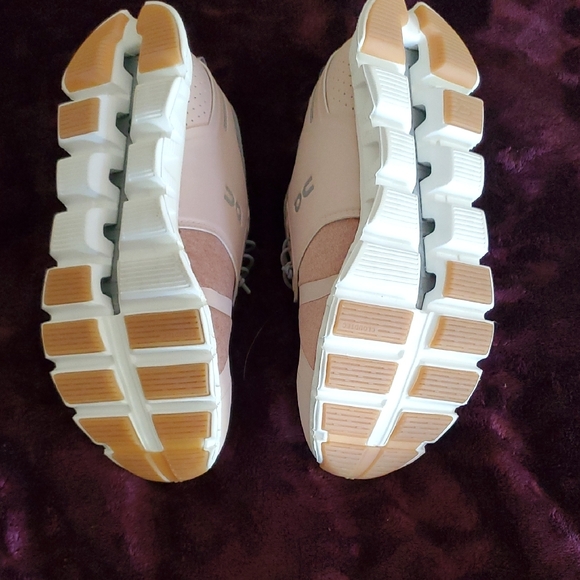 On Running Blush and Light Gray Athletic Shoes - Picture 3 of 7